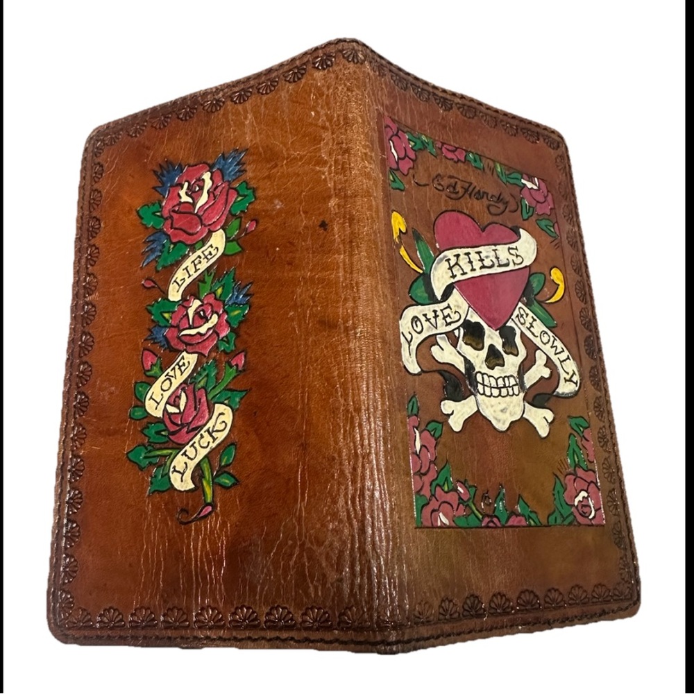 Ed Hardy LOVE KILLS SLOWLY  Floral & Skull Tattoo Design Unisex Wallet Vtg Y2K